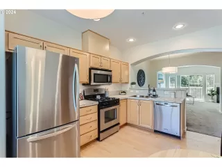 Photo #6: 24518702 Listing