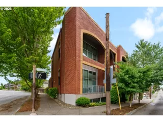 Photo #3: 245188743 Listing