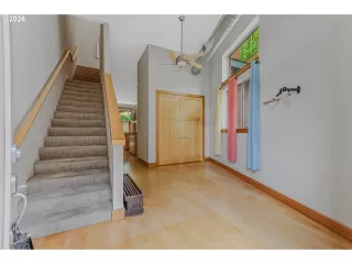 Photo #6: 245188743 Listing