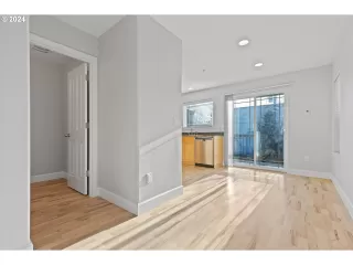 Photo #3: 24518960 Listing