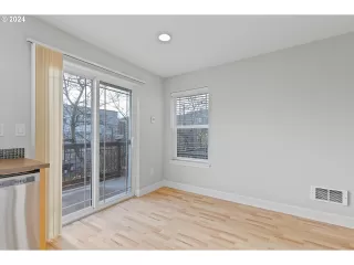 Photo #4: 24518960 Listing