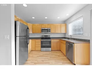 Photo #5: 24518960 Listing