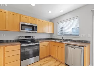 Photo #6: 24518960 Listing