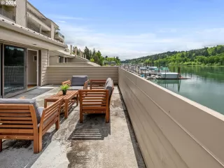 Photo #5: 24519229 Listing