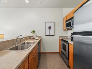 Photo #1: 24519916 Listing