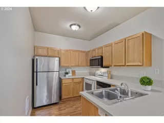 More Details about MLS # 24521599 : 18467 SW ANNAMAE LN