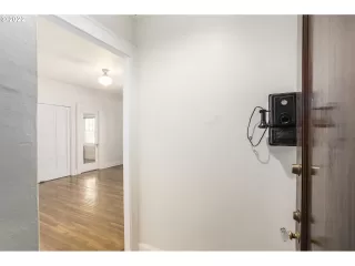 Photo #5: 24521866 Listing