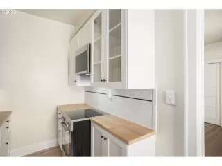 Photo #6: 24521866 Listing