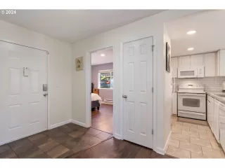 Photo #4: 24522032 Listing