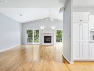 Photo #6: 24522307 Listing