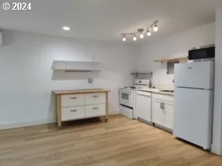 Photo #5: 24524431 Listing