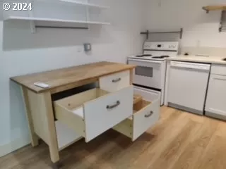 Photo #6: 24524431 Listing