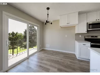 Photo #4: 24524643 Listing