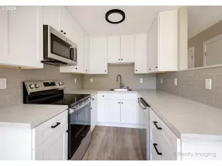 Photo #5: 24524643 Listing