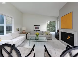 Photo #4: 24525878 Listing
