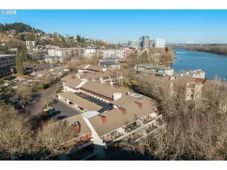 Photo #5: 24525936 Listing