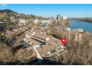 Photo #6: 24525936 Listing