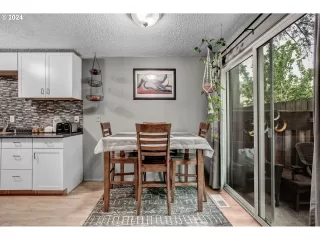 Photo #3: 24527363 Listing