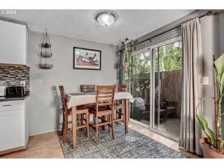 Photo #4: 24527363 Listing