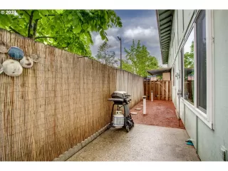 Photo #5: 24527363 Listing