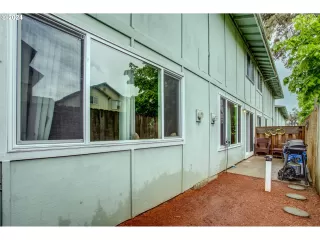 Photo #6: 24527363 Listing