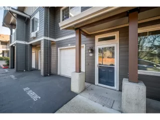 Photo #5: 245293551 Listing