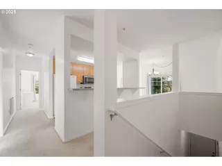 Photo #6: 245293551 Listing