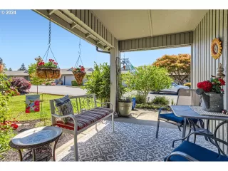 Photo #4: 24529983 Listing