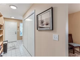 Photo #5: 24529983 Listing