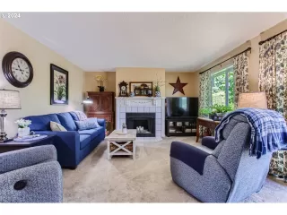 Photo #6: 24529983 Listing