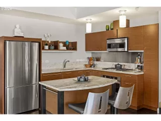 Photo #5: 24530422 Listing