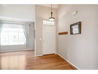 Photo #5: 24530948 Listing