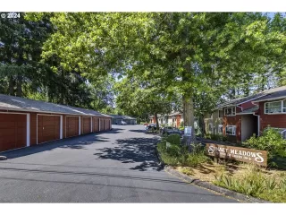 Photo #4: 24531068 Listing