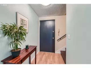 Photo #4: 24531648 Listing