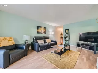 Photo #6: 24531648 Listing