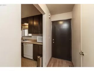 Photo #3: 24532087 Listing 