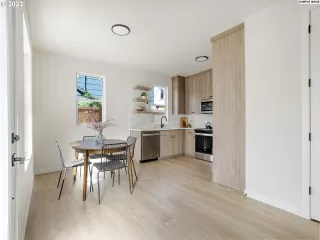 Photo #3: 24532125 Listing