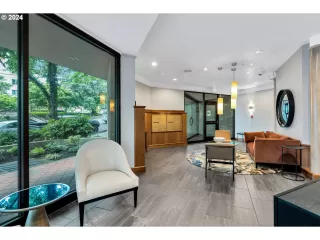 Photo #3: 24533193 Listing