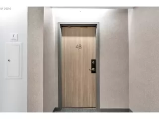 Photo #4: 24533193 Listing