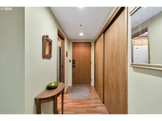 Photo #5: 24533193 Listing