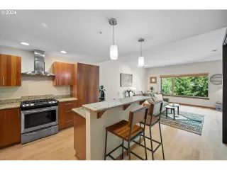 Photo #4: 24533685 Listing