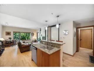 Photo #5: 24533685 Listing