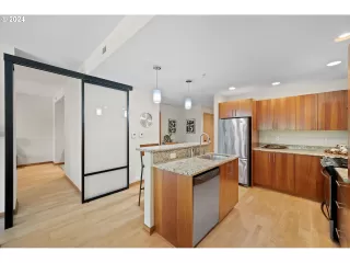 Photo #6: 24533685 Listing