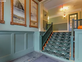 More Details about MLS # 24534694 : 1631 NW EVERETT ST 100