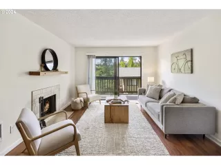 Photo #4: 24535710 Listing