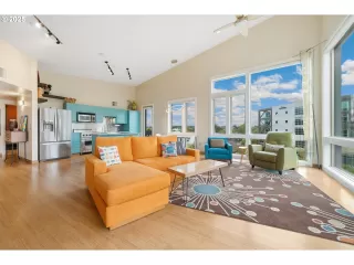 Photo #4: 245361092 Listing 