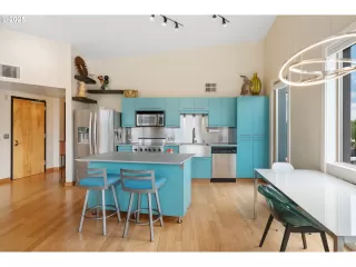 Photo #5: 245361092 Listing 