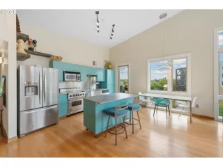 Photo #6: 245361092 Listing 