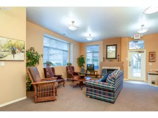 Photo #5: 24537031 Listing