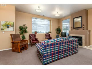 Photo #6: 24537031 Listing